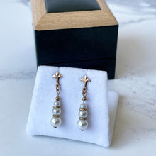 Carica l'immagine nel visualizzatore di Gallery, Vintage 9ct Gold Pearl Drop Earrings. Edwardian Style 3-Pearl Drop Earrings. Petite/Minimalist/Children's Cultured Pearl Dangle Earrings