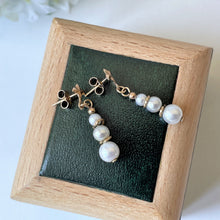 Carica l'immagine nel visualizzatore di Gallery, Vintage 9ct Gold Pearl Drop Earrings. Edwardian Style 3-Pearl Drop Earrings. Petite/Minimalist/Children's Cultured Pearl Dangle Earrings