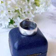 Carica l'immagine nel visualizzatore di Gallery, Vintage Sterling Silver Buckle Ring, Boxed. English Engraved Wide Band Silver Ring Hallmarked 1971. Retro Statement Ring Size UK/Q.5, US 8.5