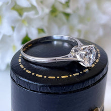 Carica l'immagine nel visualizzatore di Gallery, Vintage 9ct White Gold Simulated Diamond Solitaire Ring. 1-Carat CZ Crystal White Gemstone Ring. Art Deco Style Classic Engagement Ring