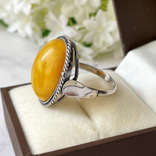 Carica l'immagine nel visualizzatore di Gallery, Vintage Butterscotch Amber Sterling Silver Ring. 1930's Art Deco Ring. Egg Yolk Yellow Natural Baltic Amber Cabochon Ring. Size UK/N.5 US/7