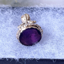 Carica l'immagine nel visualizzatore di Gallery, Georgian 18ct Gold Intaglio Seal Fob "Good Night, All's Well" Antique Carved Amethyst Glass Musical Wax Seal Pendant Fob. Georgian Jewellery