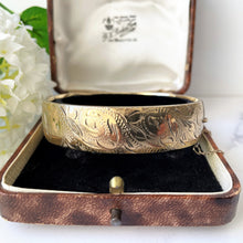 Carica l'immagine nel visualizzatore di Gallery, Vintage 22ct Gold On Silver Engraved Bangle, Boxed. British Hallmarked 1966 Sterling Silver Hinged Cuff Wide Bracelet