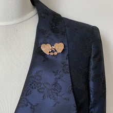 Cargar imagen en el visor de la galería, Antique Victorian Mizpah Brooch. Rose Gold Tone Double Heart Brooch With Photo Compartments. Antique Love Token Sweetheart Jewellery