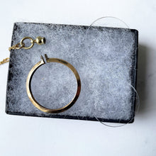 Carica l'immagine nel visualizzatore di Gallery, Edwardian Rolled Gold Picture Pendant With Portrait Photos. Antique Double Sided Glass Locket & Chain. Round Yellow Gold Locket Necklace.