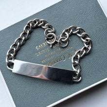 Carica l'immagine nel visualizzatore di Gallery, Vintage 1978 Sterling Silver ID Bracelet. Chunky Cuban Curb Chain Identity Bracelet, London Hallmarks. Original 1970s Retro Unisex Jewelry