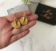 Carica l'immagine nel visualizzatore di Gallery, Antique Akan Gold Weight Replica Earrings. Figural Snake African Ashanti Earrings. Vintage Alva Studio Museum Replica Jewelry, New Old Stock