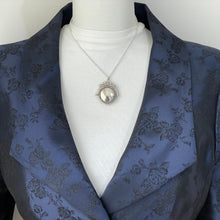 Carica l'immagine nel visualizzatore di Gallery, Vintage Victorian Style Silver Spinner Locket. Sterling Silver 2-Sided Round Spinning Pendant Locket. Antique Style Fob Pendant Locket