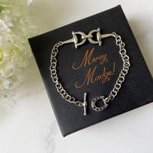 Carica l'immagine nel visualizzatore di Gallery, Vintage Sterling Silver Horseshoe & Bridle Bit Bracelet. Equestrian Snaffle Bracelet. British Millennium Silver Fancy Chain Link Bracelet.