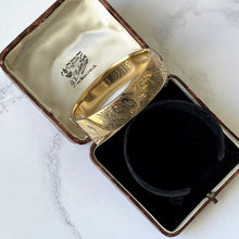 Carica l'immagine nel visualizzatore di Gallery, Vintage 22ct Gold On Silver Engraved Bangle, Boxed. British Hallmarked 1966 Sterling Silver Hinged Cuff Wide Bracelet
