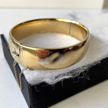 Carica l'immagine nel visualizzatore di Gallery, Vintage 22ct Gold On Silver Engraved Bangle, Boxed. British Hallmarked 1966 Sterling Silver Hinged Cuff Wide Bracelet