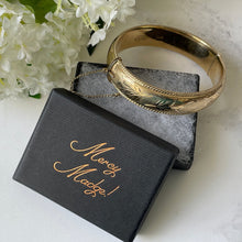 Carica l'immagine nel visualizzatore di Gallery, Vintage 1967 Harrods Of London Hard Gold Plated Sterling Silver Bracelet. Edwardian Style Engraved English Oak Leaf Gold Bangle Bracelet.