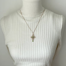Carica l'immagine nel visualizzatore di Gallery, Antique Art Nouveau 9ct Gold Demantoid Garnet Pendant. Victorian/Edwardian Gold Quatrefoil Flower Pendant. Green Gemstone Drop Pendant.