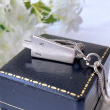 Carica l'immagine nel visualizzatore di Gallery, Vintage Irish Sterling Silver Figural Harp Pendant & Chain. Irish Coat Of Arms Stringed Argent Pendant Necklace, Thomas O'Connor Dublin 1964