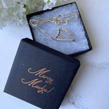 Carica l'immagine nel visualizzatore di Gallery, Vintage Irish Sterling Silver Figural Harp Pendant & Chain. Irish Coat Of Arms Stringed Argent Pendant Necklace, Thomas O'Connor Dublin 1964