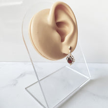 Carica l'immagine nel visualizzatore di Gallery, Vintage 14ct Gold Bohemian Garnet Dangle Earrings. Petite Antique Style Yellow Gold Heart Scroll Drop Earrings. Red Gemstone Post Earrings