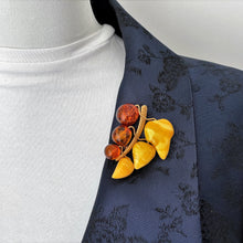 Lade das Bild in den Galerie-Viewer, Vintage 9ct Gold On Silver Baltic Mixed Amber Brooch. Big Carved Grape/Cherry Figural Brooch. Butterscotch & Cognac Amber Soviet Russian Pin