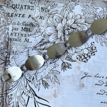 Carica l'immagine nel visualizzatore di Gallery, Vintage 1945 English Sterling Silver London Souvenir Bracelet: Windsor Castle, St Pauls, Westminster, Houses Of Parliament, Tower Bridge