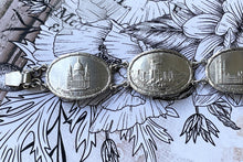 Carica l'immagine nel visualizzatore di Gallery, Vintage 1945 English Sterling Silver London Souvenir Bracelet: Windsor Castle, St Pauls, Westminster, Houses Of Parliament, Tower Bridge