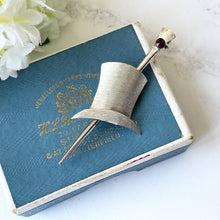 Carica l'immagine nel visualizzatore di Gallery, Vintage Sterling Silver Top Hat & Cane Lapel Pin. 1940s Novelty Figural Brooch. Burlington Bertie Cravat/Stock Pin, Groom, Mens Formal.