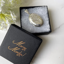 Cargar imagen en el visor de la galería, Vintage 1980s Floral Engraved Sterling Silver Locket. English Edwardian Revival Slim Oval Photo Frame Locket, Optional Sterling Silver Chain