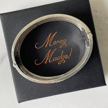 Carica l'immagine nel visualizzatore di Gallery, Victorian Sterling Silver Bracelet, Hallmarked 1896. Antique Aesthetic Engraved Floribunda & Ivy Hinged Bangle. Victorian Cuff Bracelet