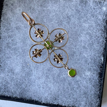 Carica l'immagine nel visualizzatore di Gallery, Antique Art Nouveau 9ct Gold Demantoid Garnet Pendant. Victorian/Edwardian Gold Quatrefoil Flower Pendant. Green Gemstone Drop Pendant.