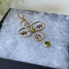 Carica l'immagine nel visualizzatore di Gallery, Antique Art Nouveau 9ct Gold Demantoid Garnet Pendant. Victorian/Edwardian Gold Quatrefoil Flower Pendant. Green Gemstone Drop Pendant.