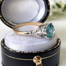 Carica l'immagine nel visualizzatore di Gallery, Vintage Blue Zircon Solitaire Ring, 9ct Gold. 1960s Retro 2-Carat Sky Blue Zircon Cocktail Ring. Art Deco Revivalist Engagement Ring.