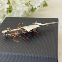 Carica l'immagine nel visualizzatore di Gallery, Vintage Sterling Silver Top Hat & Cane Lapel Pin. 1940s Novelty Figural Brooch. Burlington Bertie Cravat/Stock Pin, Groom, Mens Formal.