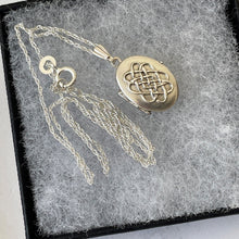 Carica l'immagine nel visualizzatore di Gallery, Vintage English Sterling Silver Celtic Locket. Tiny Oval Infinity Love Knot Locket & Silver Chain. Minimalist Locket Pendant/Charm Necklace