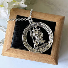 Cargar imagen en el visor de la galería, Vintage 1960s Sterling Silver St Christopher Pendant, Optional Chain. Patron Saint of Travellers Unisex Pendant. Spiritual Jewelry Amulet