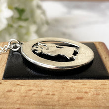 Cargar imagen en el visor de la galería, Vintage 1960s Sterling Silver St Christopher Pendant, Optional Chain. Patron Saint of Travellers Unisex Pendant. Spiritual Jewelry Amulet