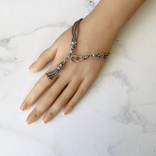 Carica l'immagine nel visualizzatore di Gallery, Victorian Sterling Silver Albertina Watch Chain Bracelet. Antique Neoclassical Fancy Link Sterling Chain Bracelet, Tassel Charm & Dog-Clip