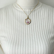 Carica l'immagine nel visualizzatore di Gallery, Antique 9ct Gold Glass Shaker Locket Pendant Filled with Opals & Rubies. Victorian Rolled Gold/Gold Filled Picture Pendant On Chain.