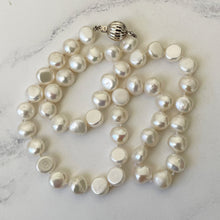 Carica l'immagine nel visualizzatore di Gallery, Vintage Sterling Silver Freshwater Pearl Necklace. Bright White Button Pearl Princess Length Necklace. Natural Pearl 18" Beaded Necklace.