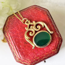 Carica l'immagine nel visualizzatore di Gallery, Vintage Victorian Revival 9ct Gold Spinner Fob Pendant. Green Chalcedony & Onyx Yellow Gold Pendant Charm. British Hallmarked 1966 Fob.