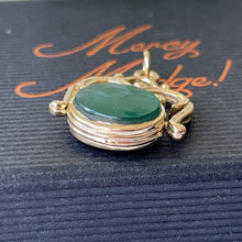 Carica l'immagine nel visualizzatore di Gallery, Vintage Victorian Revival 9ct Gold Spinner Fob Pendant. Green Chalcedony & Onyx Yellow Gold Pendant Charm. British Hallmarked 1966 Fob.