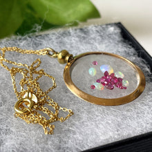Carica l'immagine nel visualizzatore di Gallery, Antique 9ct Gold Glass Shaker Locket Pendant Filled with Opals & Rubies. Victorian Rolled Gold/Gold Filled Picture Pendant On Chain.