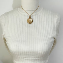 Carica l'immagine nel visualizzatore di Gallery, Antique Victorian 9ct Gold Fronted Pendant Locket. Large Flower & Fern Engraved Gold Locket. Pocket Watch Style Photo/Keepsake Locket.