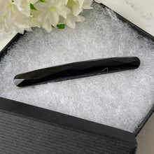 Carica l'immagine nel visualizzatore di Gallery, Antique Whitby Jet Long Bar Brooch. Victorian Carved Faceted Black English Jet Sash/Scarf Brooch. Alternative Stock/Cravat Mourning Pin