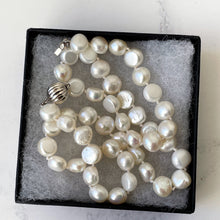 Carica l'immagine nel visualizzatore di Gallery, Vintage Sterling Silver Freshwater Pearl Necklace. Bright White Button Pearl Princess Length Necklace. Natural Pearl 18" Beaded Necklace.