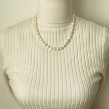 Carica l'immagine nel visualizzatore di Gallery, Vintage Sterling Silver Freshwater Pearl Necklace. Bright White Button Pearl Princess Length Necklace. Natural Pearl 18" Beaded Necklace.