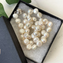 Carica l'immagine nel visualizzatore di Gallery, Vintage Sterling Silver Freshwater Pearl Necklace. Bright White Button Pearl Princess Length Necklace. Natural Pearl 18" Beaded Necklace.