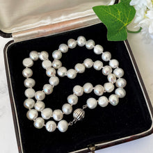 Carica l'immagine nel visualizzatore di Gallery, Vintage Sterling Silver Freshwater Pearl Necklace. Bright White Button Pearl Princess Length Necklace. Natural Pearl 18" Beaded Necklace.