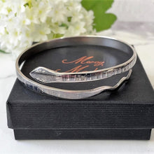 Carica l'immagine nel visualizzatore di Gallery, Art Deco Egyptian Revival Niello Silver Serpent Bracelet. Large 1930s Coiled Snake Sterling Silver Enamel Bangle. Antique Love Token Jewelry