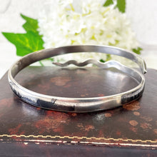 Carica l'immagine nel visualizzatore di Gallery, Art Deco Egyptian Revival Niello Silver Serpent Bracelet. Large 1930s Coiled Snake Sterling Silver Enamel Bangle. Antique Love Token Jewelry