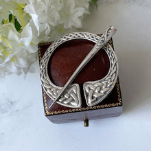 Carica l'immagine nel visualizzatore di Gallery, Vintage Scottish Silver Celtic Ring Penannular Brooch. Sterling Silver Celtic Knot Tartan/Plaid Pin. Alexander Ritchie Style Ring Brooch