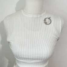 Carica l'immagine nel visualizzatore di Gallery, Vintage Scottish Silver Celtic Ring Penannular Brooch. Sterling Silver Celtic Knot Tartan/Plaid Pin. Alexander Ritchie Style Ring Brooch