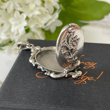 Carica l'immagine nel visualizzatore di Gallery, Vintage Sterling Silver Art Nouveau Poppy Locket & Belcher Chain. Ornate Victorian Style Photo/Keepsake Locket Pendant Necklace